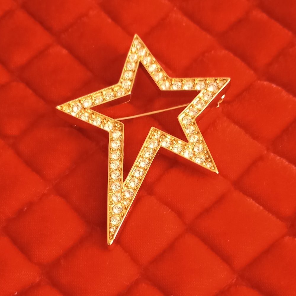 Napier star Gold tone brooch pin rhinestones